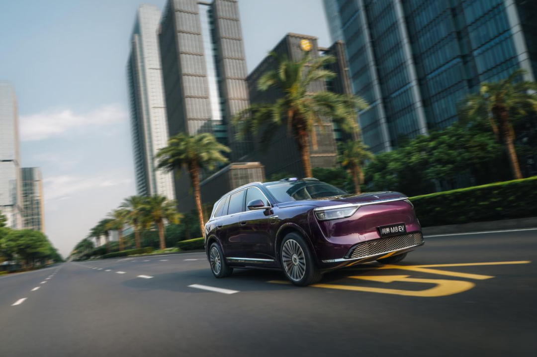 重新定义40万级SUV的标准：问界M8与“理性豪华”的胜利