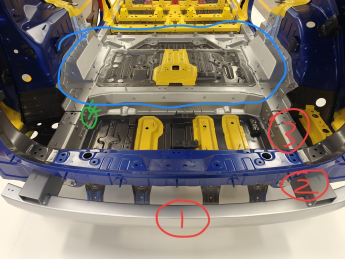 理想高管pk魏建军：一体压铸维修性不差，小碰小撞不用换车