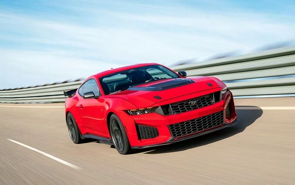 掉电车坑里！福特2025净亏566亿：停产关税致亏276亿，电车亏332亿